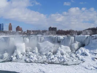 В США второй раз за 100 лет замерз Ниагарский водопад