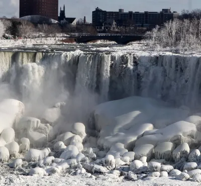Впервые за сто лет в США замерз Ниагарский водопад [ВИДЕО] [ФОТО] / news2.ru