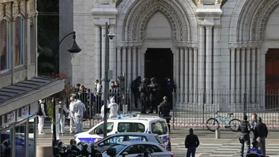 В Ницце открыт временный мемориал в память о жертвах теракта | SLON