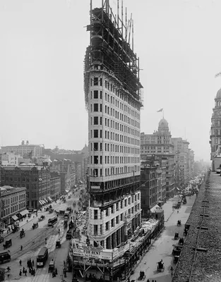 Строительство знаменитого Флэтайрон-билдинг — небоскрёба на Манхэттене. Нью- Йорк. 1900 г. | Photos historiques, New york vintage, Photo du monde