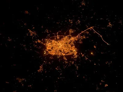 Семь фото ночных городов, сделанных из космоса. | ГОРОДА МИРА | Дзен