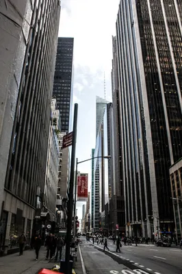 НЬЮ-ЙОРК - 22-ОЕ МАЯ: Прогулка туристов в занятом Intersecti Таймс площадь  Редакционное Изображение - изображение насчитывающей спешка, знаки: 36481535