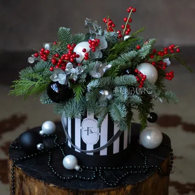 Купить букет в шляпной коробке «Рождество в Нью-Йорке» с доставкой по  Екатеринбургу - интернет-магазин «Funburg.ru»