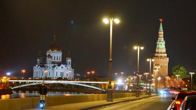 Ночная Москва трасса машины мучиться…» — создано в Шедевруме