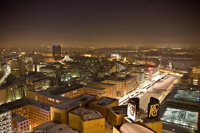 Освещение ночного Берлина все еще напоминает о разделении города