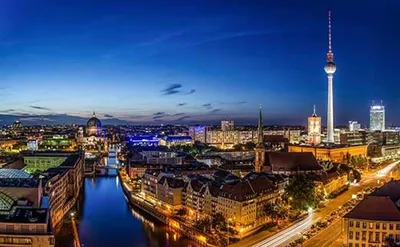 Вид ночи знаменитой башни Телевизор В берлине. Германия Редакционное  Фотография - изображение насчитывающей свет, достопримечательностью:  195549192