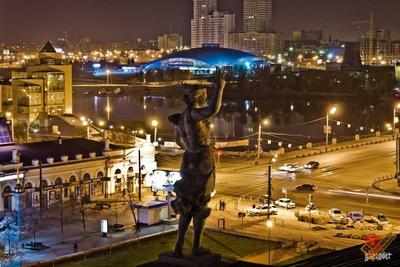 ночной город ранней весной в центре рядом с оперным театром челябинск  Стоковое Фото - изображение насчитывающей россия, челябинск: 218535564