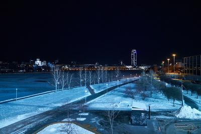 Фейерверк Над Ночной Город - Екатеринбург, Россия Фотография, картинки,  изображения и сток-фотография без роялти. Image 28690001