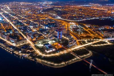 Красноярск: ночной городской вид на освещенный пешеходный мост Стоковое  Фото - изображение насчитывающей света, горизонт: 161957542