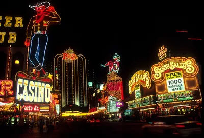 All about LAS VEGAS - Ночная жизнь Лас-Вегаса завораживает! Один из самых  известных вещей о ночной жизни Лас-Вегаса — это большие огни. Если все  неоновые трубки в Лас-Вегасе были бы выпрямлены, получилось