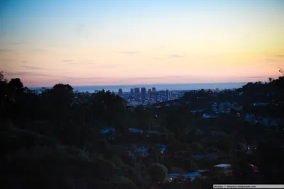 Городской горизонт Калифорния захода солнца Лос-Анджелеса ночи ЛА Стоковое  Фото - изображение насчитывающей драматическо, америка: 33850588