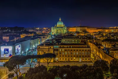 Классический ночной вид в Риме, Италия Рим - одна из самых населенных  столичных областей Европы Стоковое Фото - изображение насчитывающей стена,  башня: 165817450