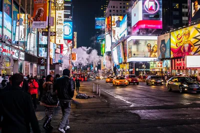 Таймс площадь НЬЮ-ЙОРКА, ночная жизнь улицы Нью-Йорка Редакционное Стоковое  Фото - изображение насчитывающей ноча, квадрат: 34599473