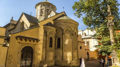 Армянская церковь обвинила азербайджанцев в осквернении собора в Шуши — РБК