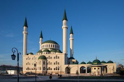 Московская соборная мечеть / В Москве 23 сентября 2015Г после реконструкции  открылась крупнейшая в Европе соборная мечеть После масштабных  реставрационных работ, которые шли с 2005 года, площадь здания увеличилась  в 20 раз