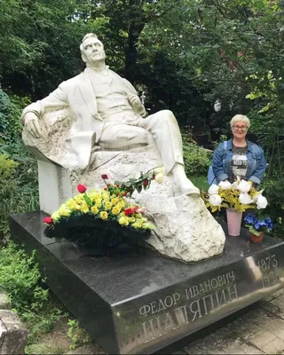 На Новодевичьем кладбище открыли памятник режиссеру Владимиру Меньшову — РБК