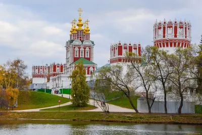 Пешеходная экскурсия по Новодевичьему монастырю с посещением Новодевичьего  кладбища – «Незабываемая Москва»