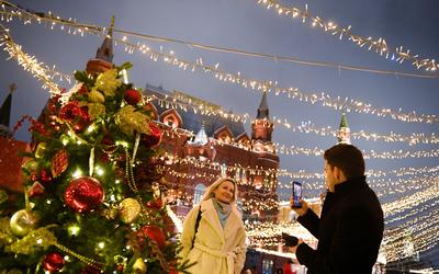 Россияне оценили новогодние елки в своих городах — РБК