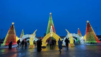 В Самаре закончили установку Новогодней Елки на площади Куйбышева – Новости  Самары и Самарской области – ГТРК Самара