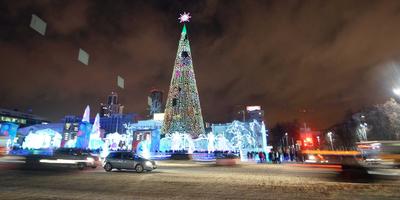 Екатеринбург засверкает яркими огнями под Новый год и Рождество