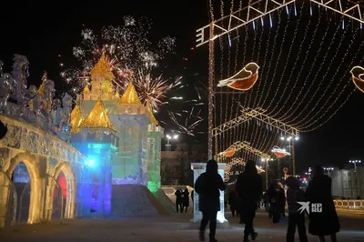 В Екатеринбурге открылась «пушкинская» новогодняя елка (ФОТО, ВИДЕО) / 29  декабря 2023 | Екатеринбург, Новости дня 29.12.23 | © РИА Новый День