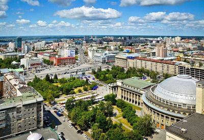 В Новосибирске в рамках подготовки к фестивалю цветов началось украшение  улицы Ленина