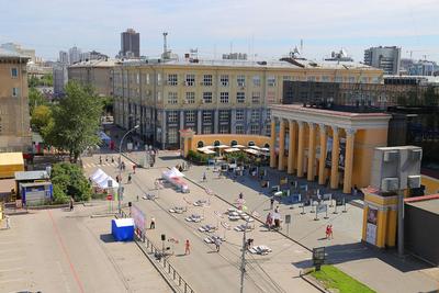 Как выглядит пешеходная улица Ленина в Новосибирске в выходной день?