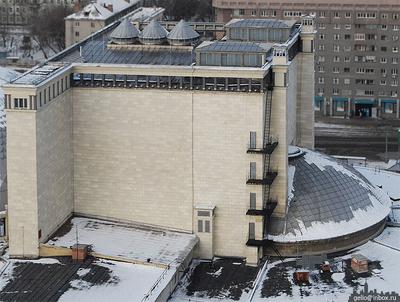 Театръ • Кехман украсил Новосибирскую оперу подсветкой за сотни миллионов