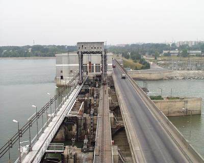 Новосибирская ГЭС открыла затворы водосливной плотины - Энерго-24! Новости  энергетики