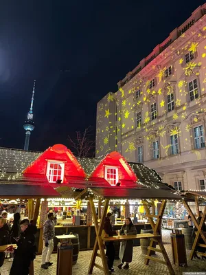 Новый год В берлине работают только через 12 часов после поворота года  Редакционное Стоковое Изображение - изображение насчитывающей город, часы:  173016534
