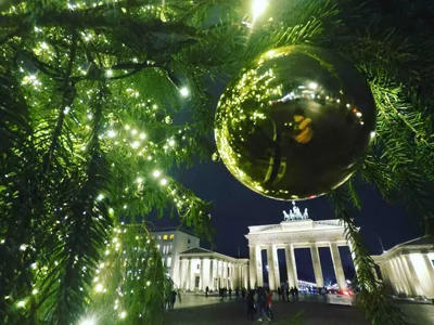 Германия: Русский Дед Мороз зажег огни на eлке в центре Берлина - МК  Германия