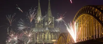 Как отмечают Новый Год в Германии. Запоздалое видео с 31 декабря. Баня,  готовка, мощнейший салют - YouTube