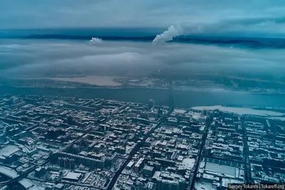 Черное небо» над Красноярском попало на видео: облака из смога нависли над  городом - KP.RU