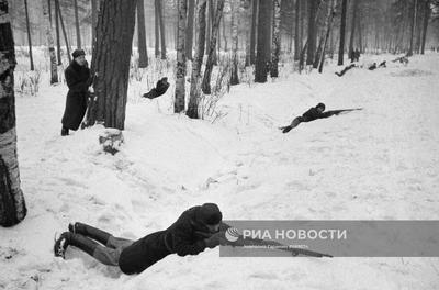 File:RIAN archive 14 Anti-aircraft gunners defending Moscow.jpg - Wikimedia  Commons