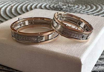 Купить Обручальное кольцо из комбинированного золота с бриллиантами  (артикул 03312-3бр/бж) в официальном интернет-магазине GRAFKOLCOV