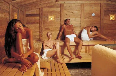 Купальники и плавки запрещены: чем общие бани в Германии шокируют русских |  Кириллица | Дзен