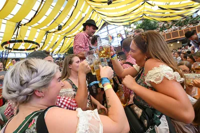Крупнейший в мире пивной фестиваль Октоберфест стартовал в Германии »  ЯУстал - Источник Хорошего Настроения