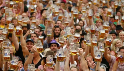 В Мюнхене в 183-й раз открылся праздник пива Октоберфест: фото