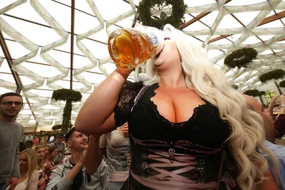 LIMON В МЮНХЕНЕ ⟩ Германия гуляет на пивном фестивале Октоберфест. Вот как  надо одеваться, если хотите быть модными! (ГАЛЕРЕЯ)