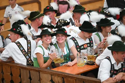 Немцы разорялись на рекордно дорогое пиво, а несколько гостей стали  «персонами нон грата»: чем закончился Октоберфест в Германии - KP.RU