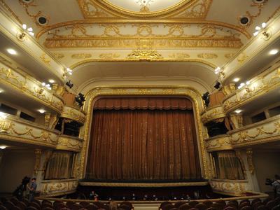 В оперном театре Екатеринбурга объяснили, почему отменили десятки  спектаклей | Уральский меридиан