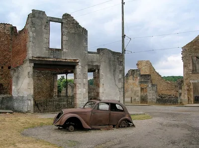 File:Car in Oradour-sur-Glane4.jpg – Travel guide at Wikivoyage