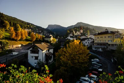 ORTISEI ITALY 🇮🇹 - A Beautiful Colorful Evening Walk In Heart Of The  Dolomites 8K - YouTube