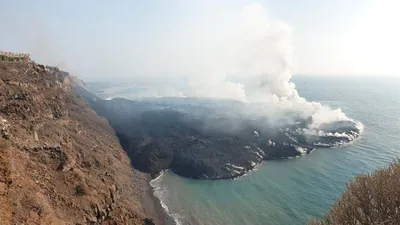 На острове Ла-Пальма вулкан уже уничтожил полторы тысячи домов и десятки  сельскохозяйственных угодий