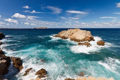 Красивый Пляж Кала Митьяна Остров Менорка Испания — стоковые фотографии и  другие картинки Менорка - iStock