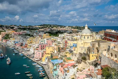 Остров капри в Италии стоковое изображение. изображение насчитывающей день  - 161360523