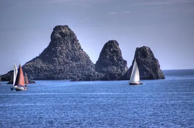 Острова капри фаральони в Италии Стоковое Изображение - изображение  насчитывающей лето, остров: 206682367
