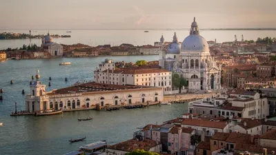 Школа итальянского языка PapaʹItaliano - Как дешево отдохнуть в Венеции?  Нищегид по Венеции: как дешево отдохнуть в одном из самых дорогих городов  мира Все знают, что Венеция дорогой город, заточенный на то,