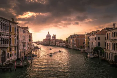 Венеция. Отдых в Италии. Панорамный вид на Венецию от большого канала  Стоковое Изображение - изображение насчитывающей море, гондола: 188542109