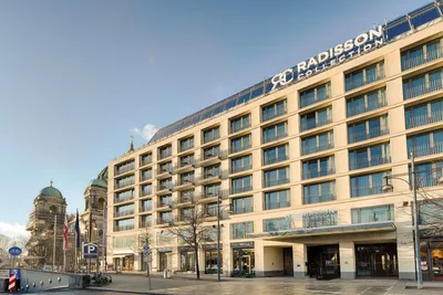 отель Adlon Kempinski Berlin - роскошный отель в берлинском немецком городе  Редакционное Стоковое Изображение - изображение насчитывающей европейско,  логос: 261446884